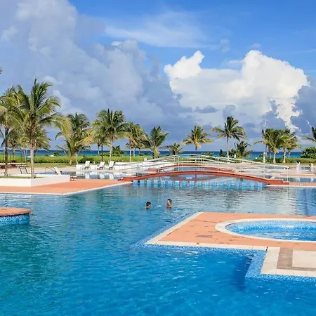 Zen Beachfront Condo, Pool, Gym, Golf, Beach Club