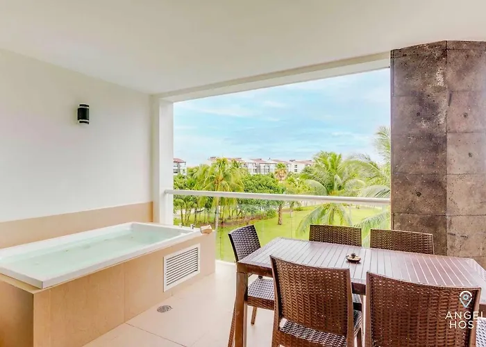 Tropical Living W Pool, Hot Tub & Gym *