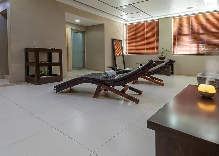 Tropical Living W Pool, Hot Tub & Gym